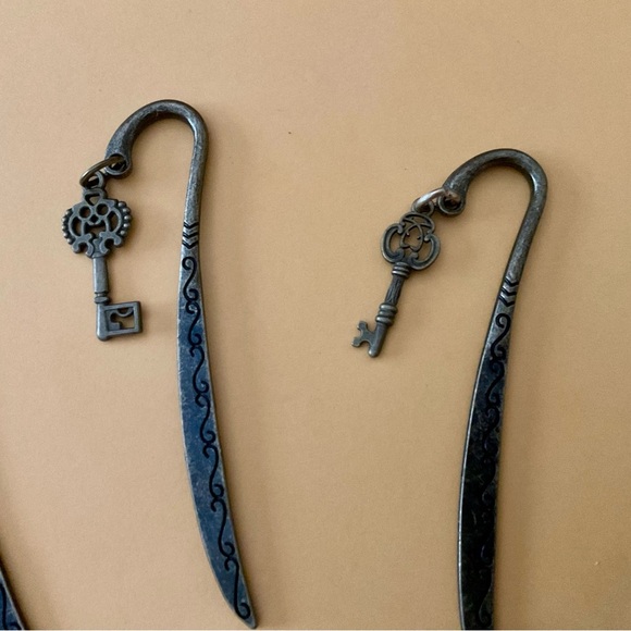 New Handmade Key Charm Bookmark Around 3 & 1/2 Inches - Picture 3 of 3